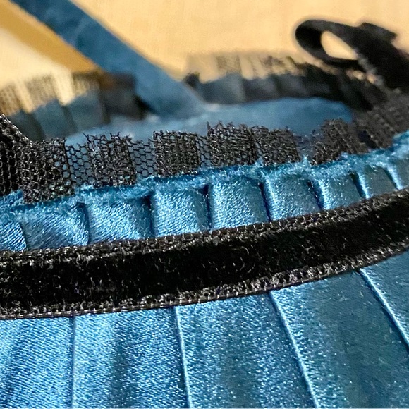 Louis Vuitton Balmoral Open Back Pump in teal. Size 36.6 - Picture 7 of 15